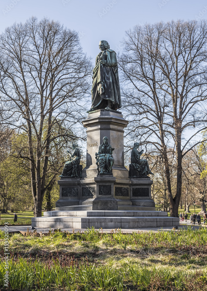 Monument to Carl Linnaeus