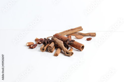 Fototapeta Naklejka Na Ścianę i Meble -  Cinnamon sticks with star anise and almond isolated with white background