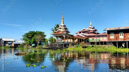 Canvas Print Inle lake floating temple