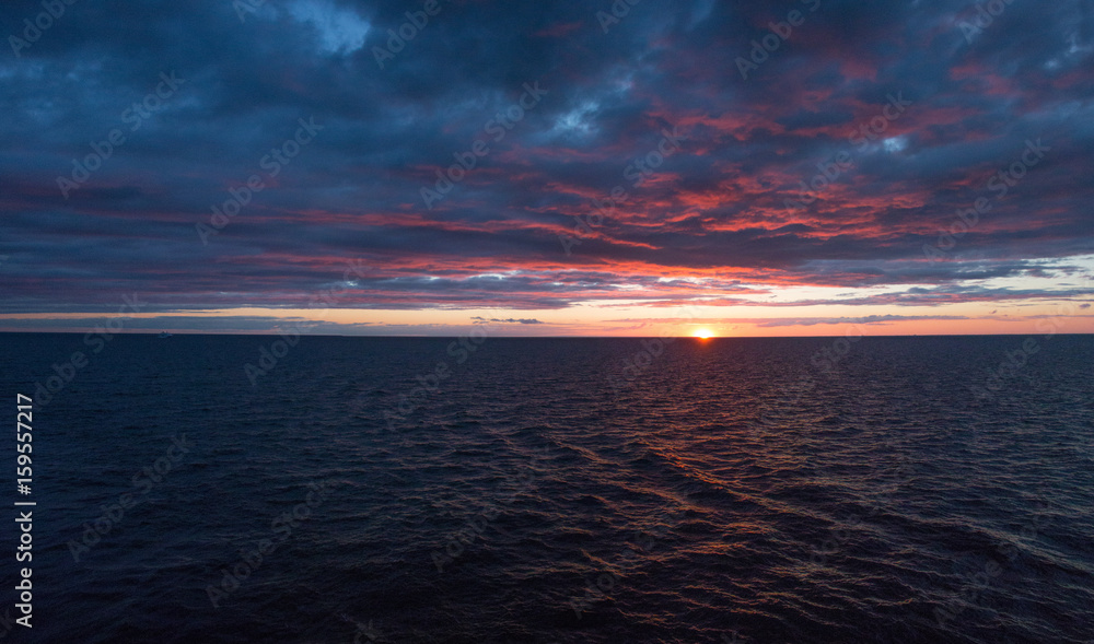 Sonnenuntergang auf dem Meer Sonnenuntergang auf dem Meer