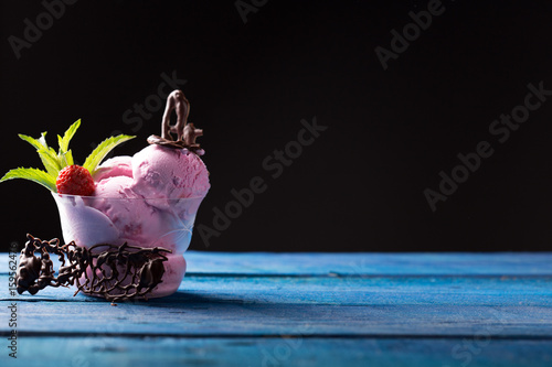 Canvas Print strawberry icecream