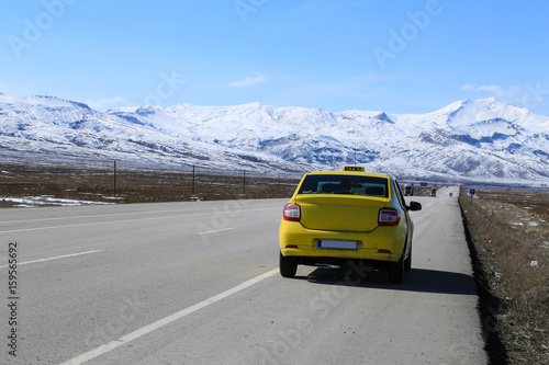 Taxi driving to mount Ararat © Sieghartatelier