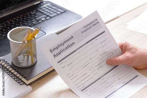 Cuadro en lienzo Holding blank employment application form