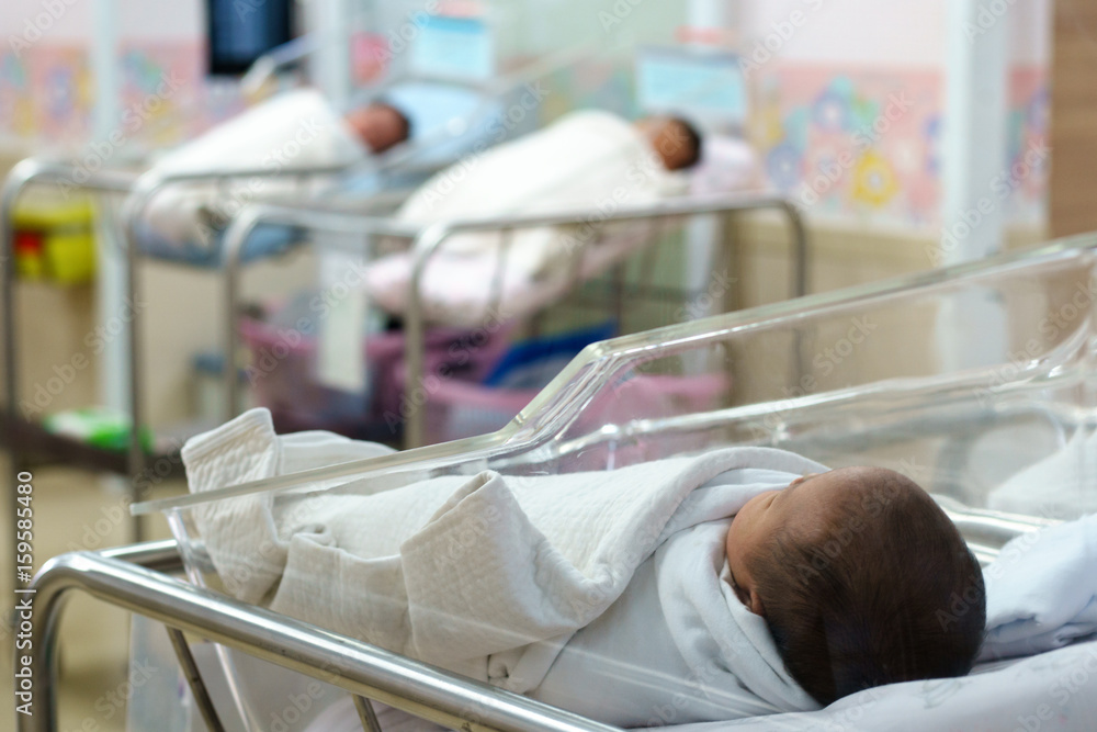 newborn baby  in hospital - obrazy, fototapety, plakaty 