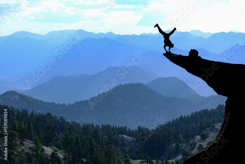 Fotografia, Obraz bravest man in the cliff