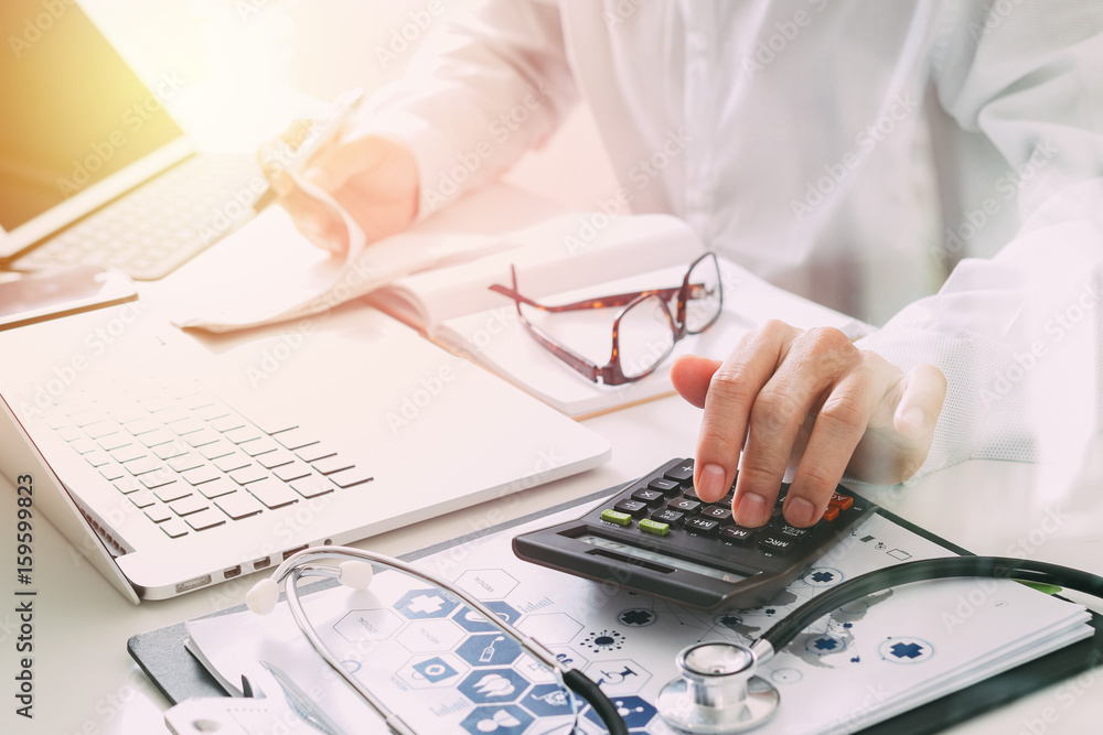 Ταπετσαρία Healthcare costs and fees concept