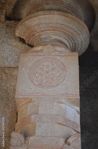 Temple column