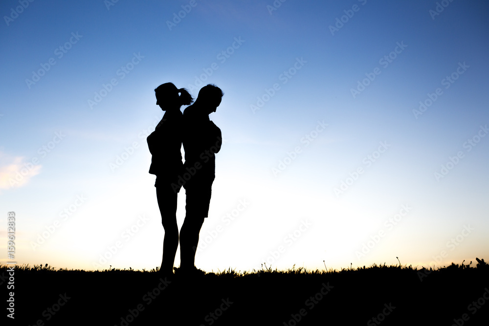 Couple silhouette breaking up a relation