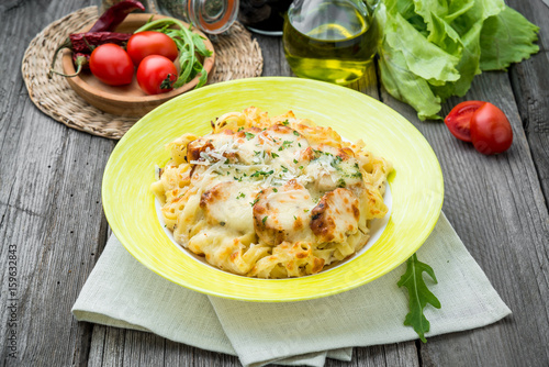 Pasta bake with broccoli and chicken