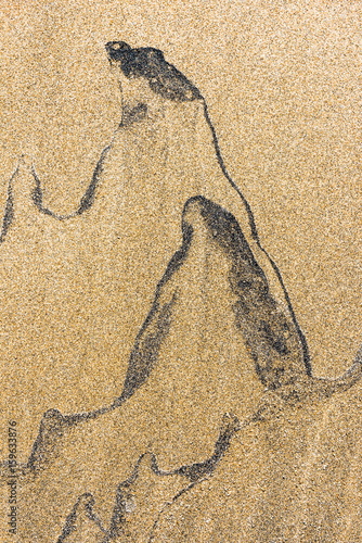 Байкал рисует на песке