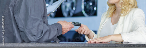 Key delivery between customer and mechanic