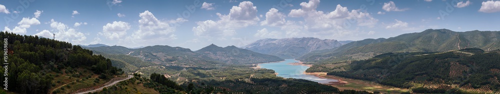 Panorámica Cola del pantano del Tranco, Jaén, España Panorámica Cola del pantano del Tranco, Jaén, España