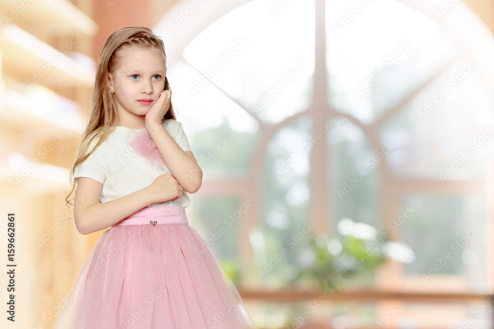 Obraz premium Beautiful little girl 5-6 years.