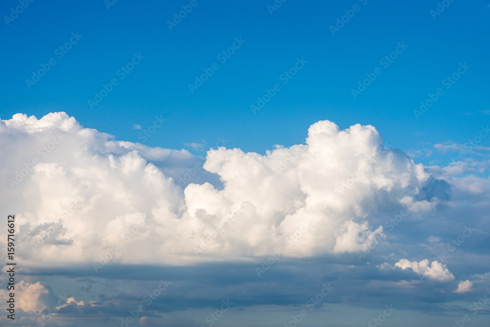 Fototapeta premium Sunny day with fluffy clouds in the blue sky