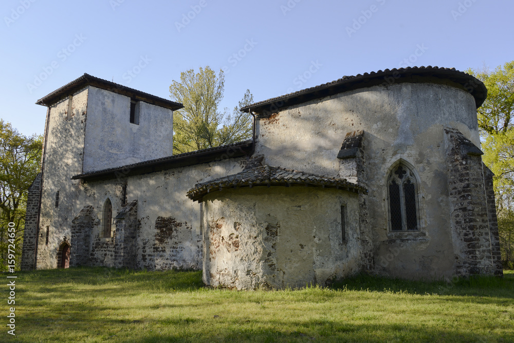Eglise Saint Michel du Vieux Lugo XIe, Lugo, Parc naturel régional des Landes de Gascogne, Gironde Eglise Saint Michel du Vieux Lugo XIe, Lugo, Parc naturel régional des Landes de Gascogne, Gironde