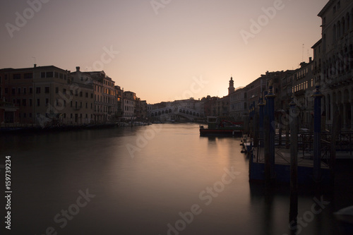 View onto the Canal Grande and the Rialto bridge in Venice at sunrise. © MaximilianStimmel