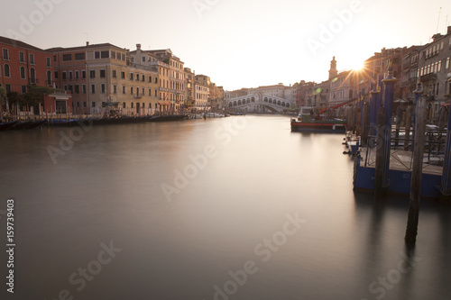 View onto the Canal Grande and the Rialto bridge in Venice at sunrise. © MaximilianStimmel