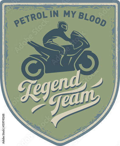 Мотоциклист, Команда легенда, Бензин в моей крови, мотоцикл, Спортбайк, нашивка, зелёный фон, иллюстрация