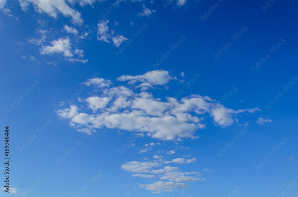 Fototapeta premium White clouds in deep blue sky