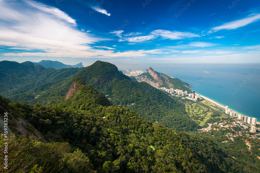 Obraz premium Tijuca National Forest Mountains w Rio de Janeiro, widok z Pedra Bonita