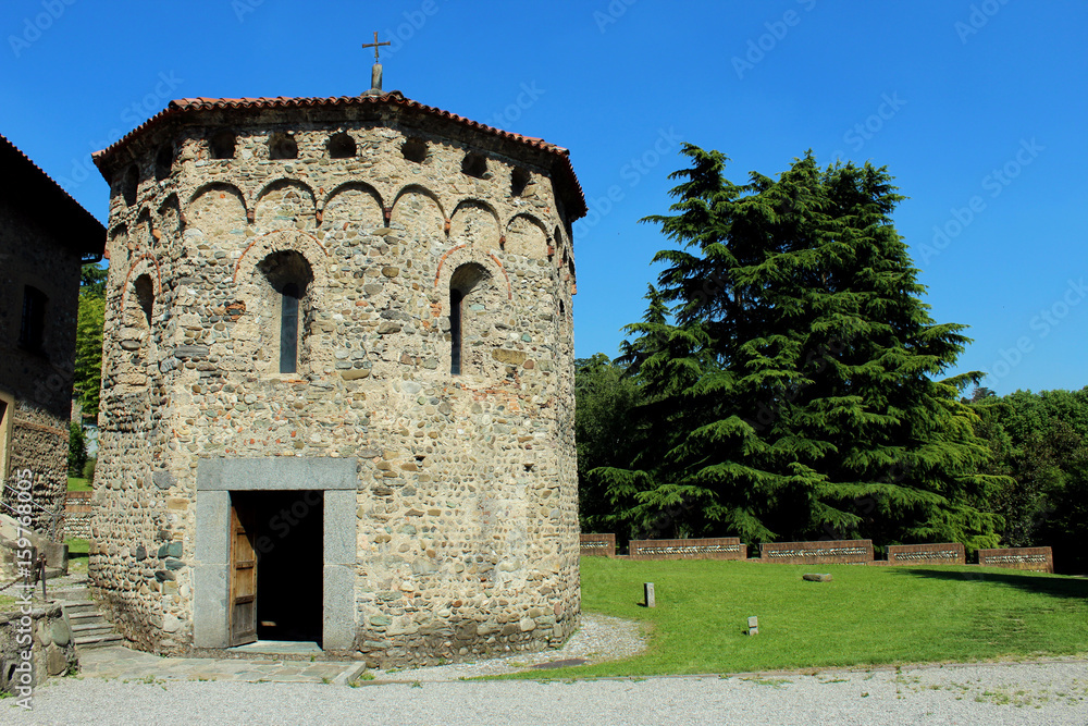 Italian medieval baptistry (romanesque) Italian medieval baptistry (romanesque)