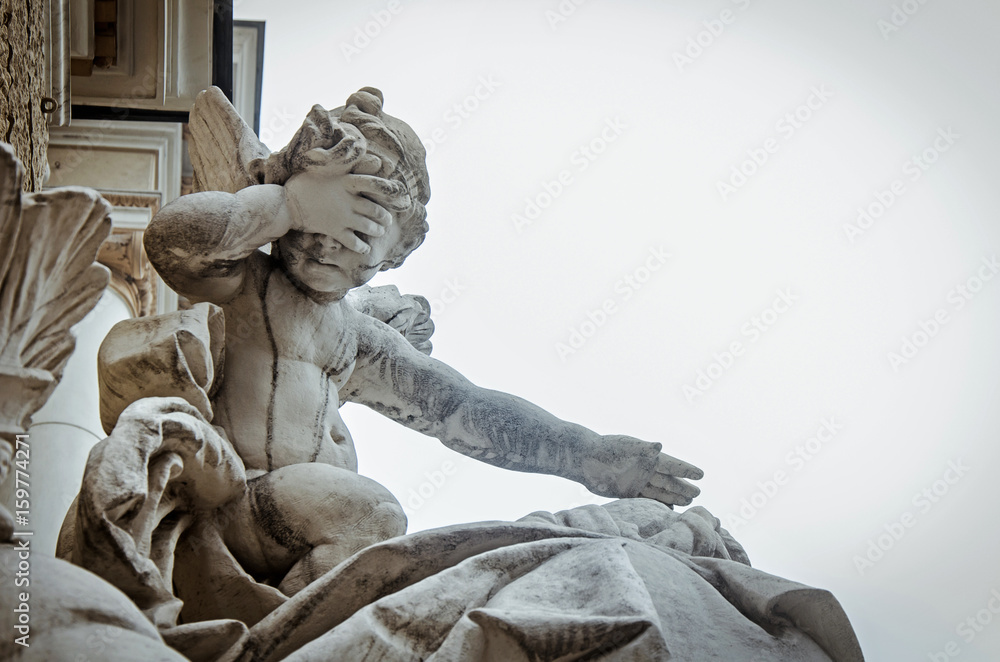 Fototapeta premium A statue on the opera house
