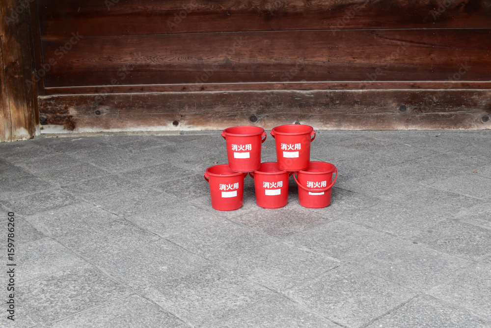 Fototapeta premium 消火用バケツ