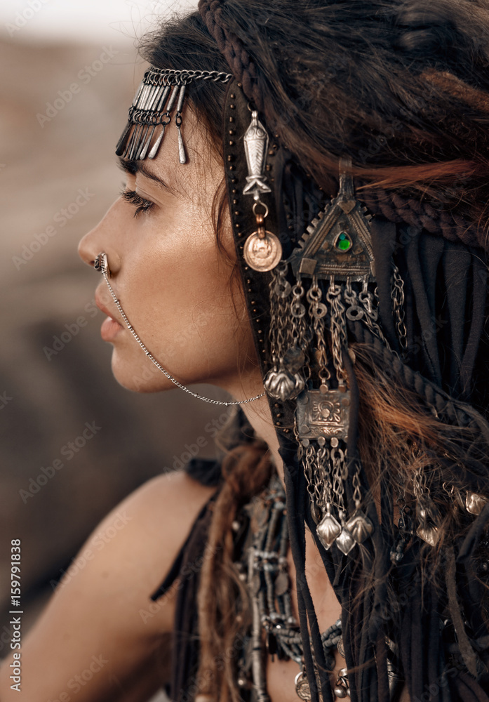 Tribal woman hi-res stock photography and images - Alamy