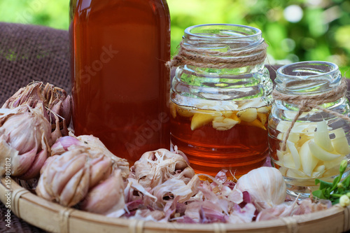garlic in bee honey, remedy skin care