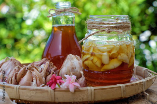 garlic in bee honey, remedy skin care