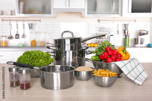 Φωτογραφία Utensils for cooking classes on table in kitchen