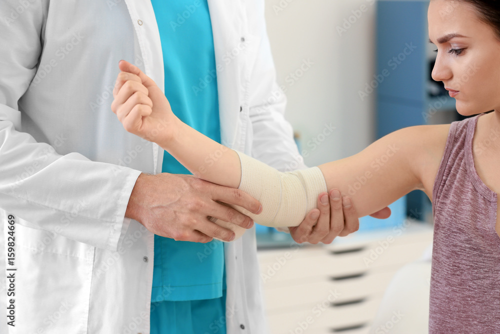 Fototapeta premium Orthopedist examining patient in clinic