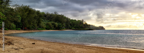 Abendstimmung am Strand von Anini Beach an der Nordküste von Kauai, Hawaii, USA. photo