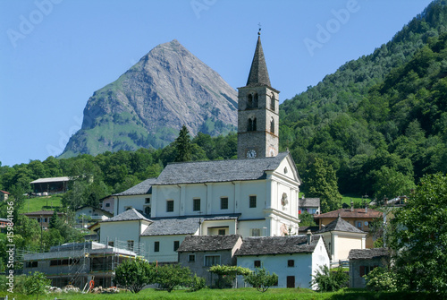 Foto Church at the village of Aquila on the Swiss alps