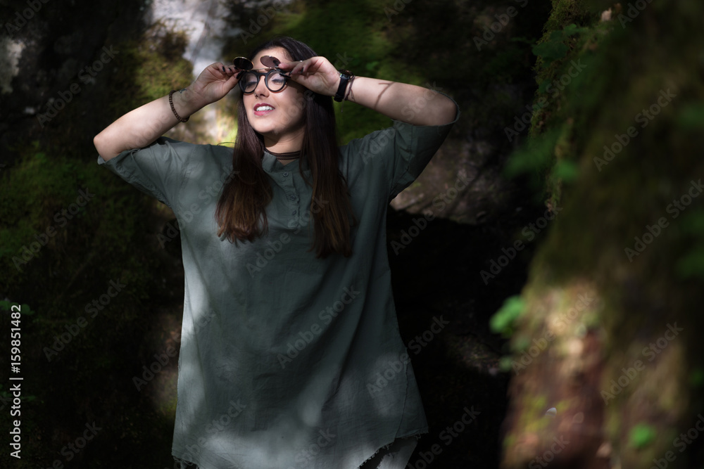 Portrait Frau mit Sonnenbrille Portrait Frau mit Sonnenbrille