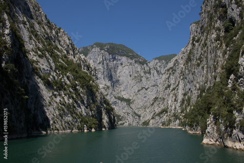 lago koman albania