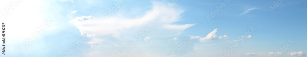 Template con nuvole nel cielo azzurro