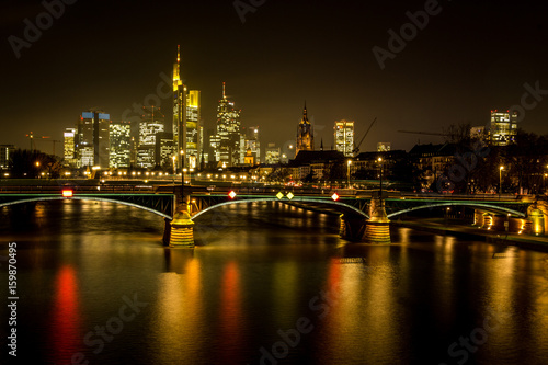 Frankfurter Skyline bei Nacht