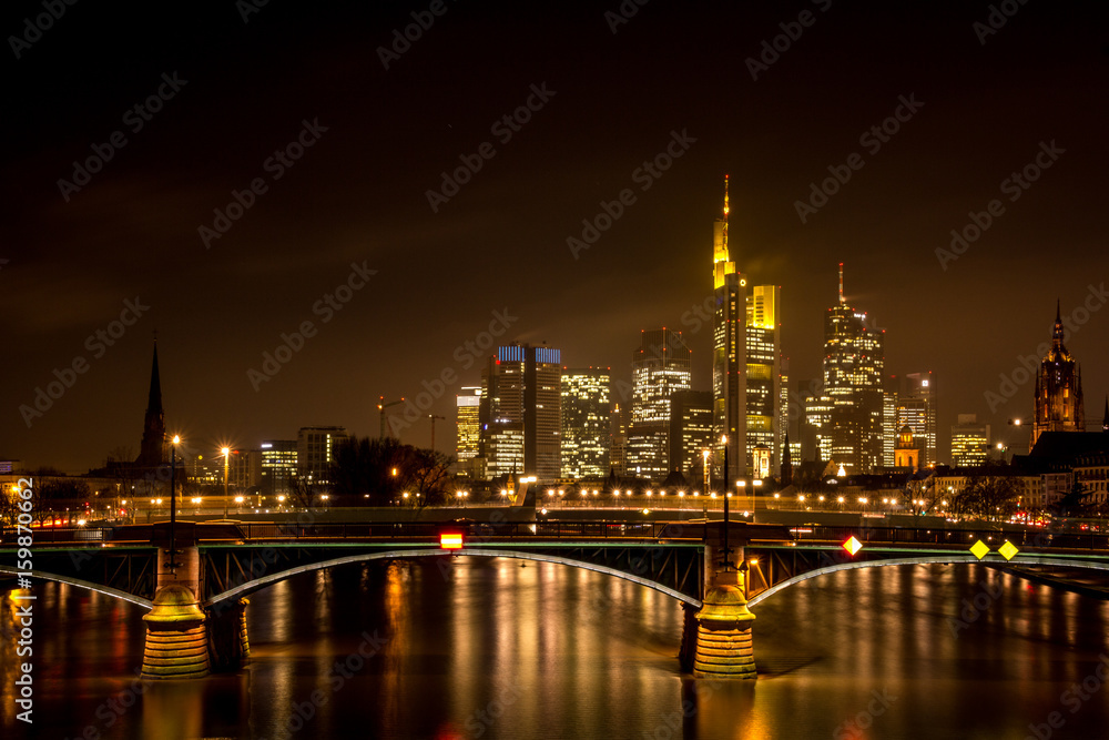 Frankfurter Skyline bei Nacht
