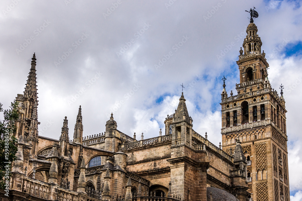 Kathedrale von Sevilla mit der Giralda