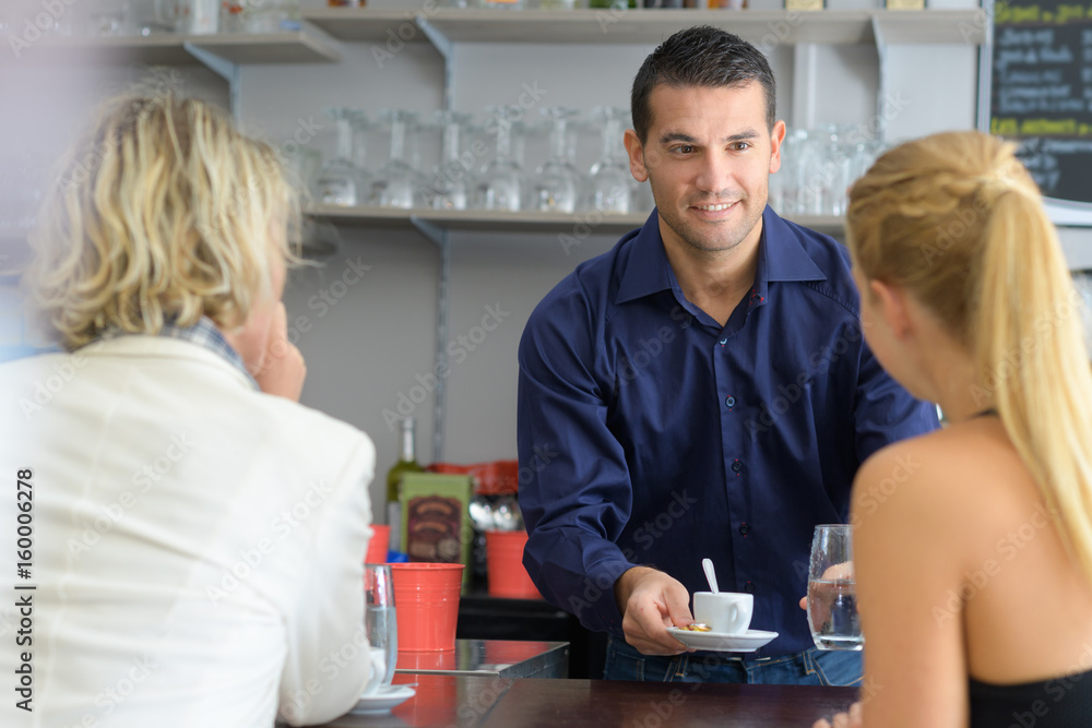 Obraz premium barista cafe making coffee for customer