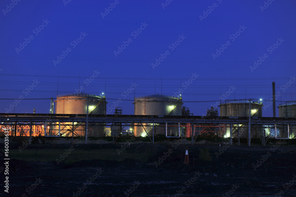 Obraz premium Petroleum reserve tank