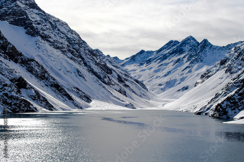 Lake and snowed mountains on winter © Felipe
