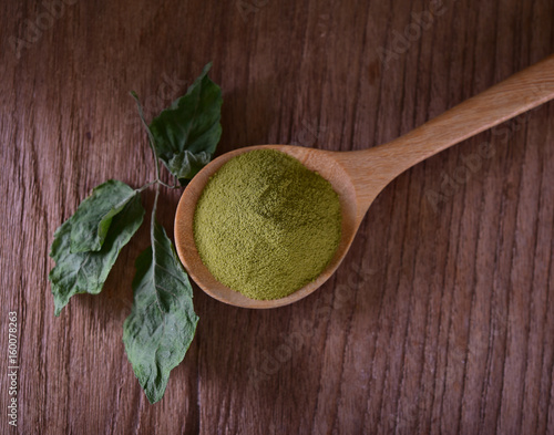 Fototapeta Naklejka Na Ścianę i Meble -  Matcha Green Tea powder and green tea leaves