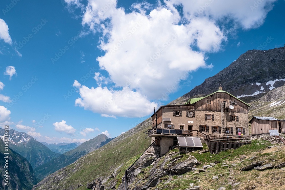Obraz premium Alpenhütte im Hochgebirge