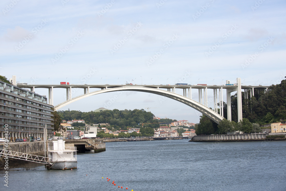 Ponte sul fiume Douro, Oporto