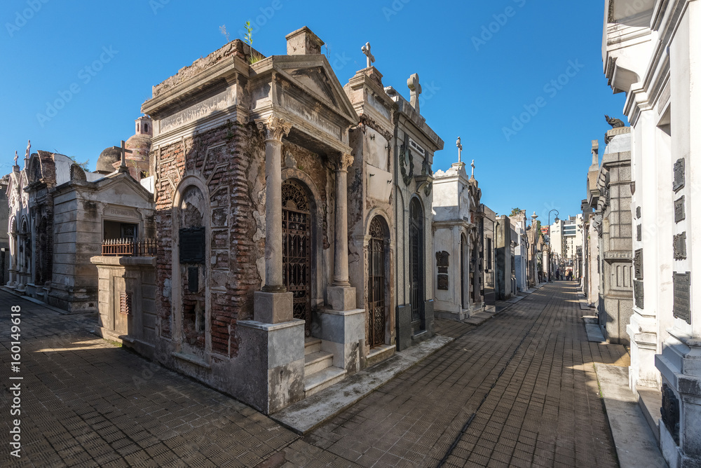 Obraz premium BUENOS AIRES, ARGENTINA - 11 APRIL 2017: View of tombs at the La Recoleta Cemetery in Capital Federal. 