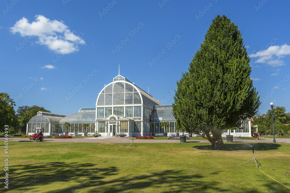 Obraz premium View towards the palm greenhouse at the Garden Society of Gothenburg