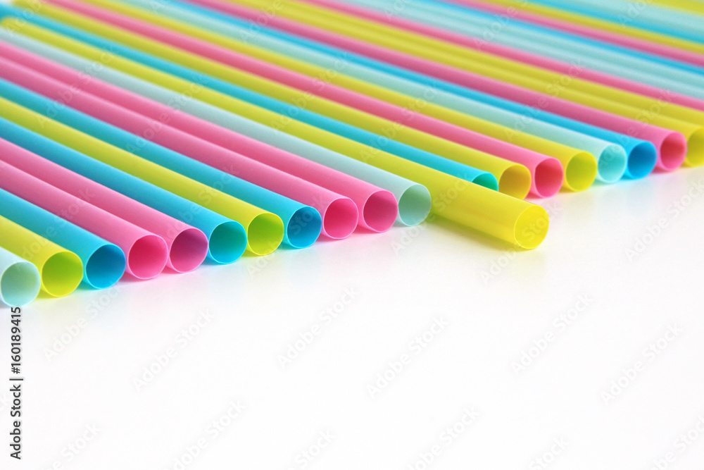 bright colored straws for drinks