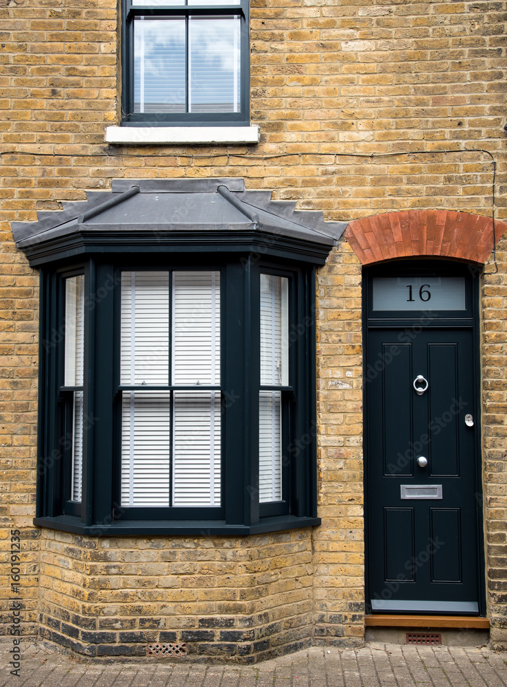 Obraz premium Traditional English house front entrance